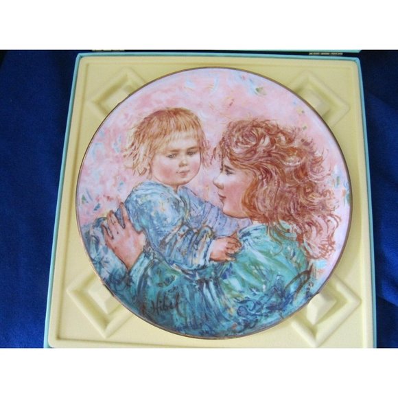 Royal Doulton Hibel Kathleen & Child Plate CM319